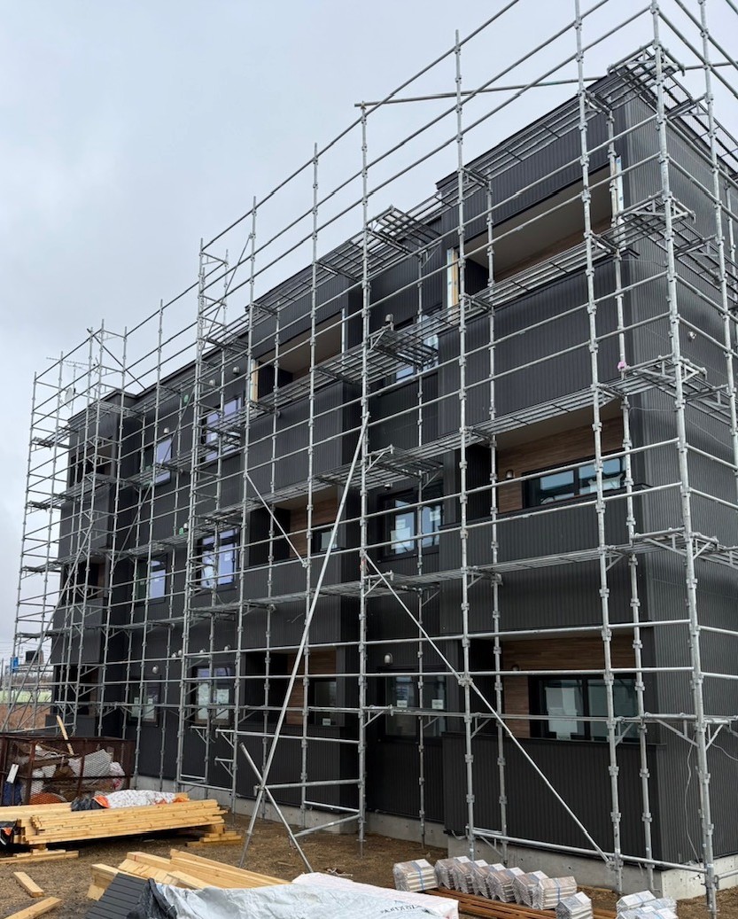 苫小牧市　アパート　足場架払工事