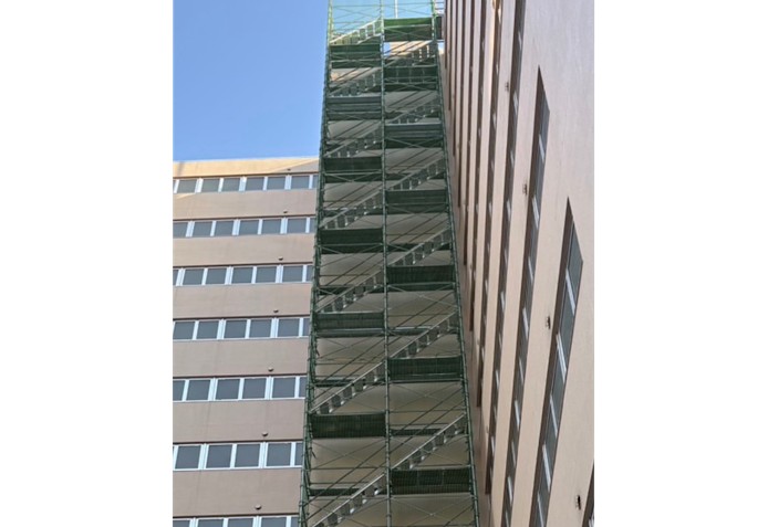 中央区　マンション　足場架払工事