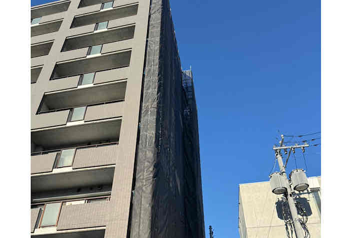 北区　マンション　足場架払工事